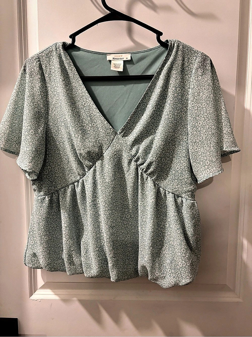 Urban Romantics Floral V-Neck Blouse Green & White Like New